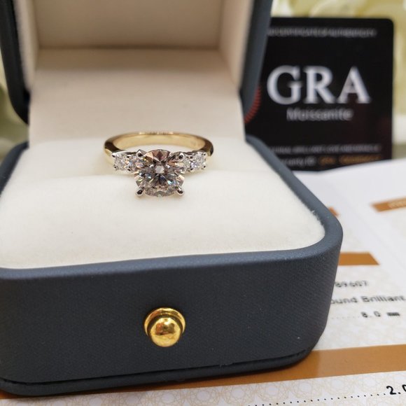 14K Solid  Yellow Gold 2 Carats Round Moissanite Solitaire Engagement Ring D- FL - Picture 3 of 7
